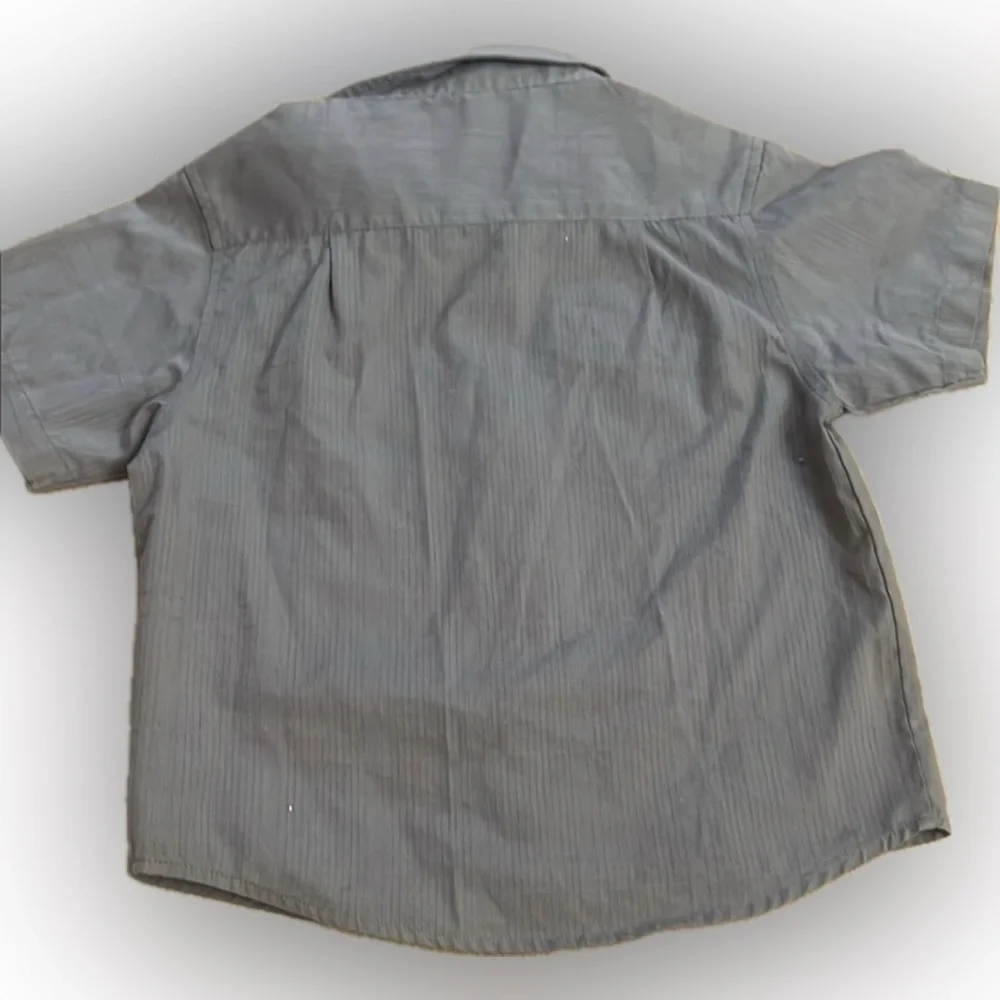 Boys Airwalk Gray Short Sleeve Button Down Shirt Size 5 Skater Casual Summer